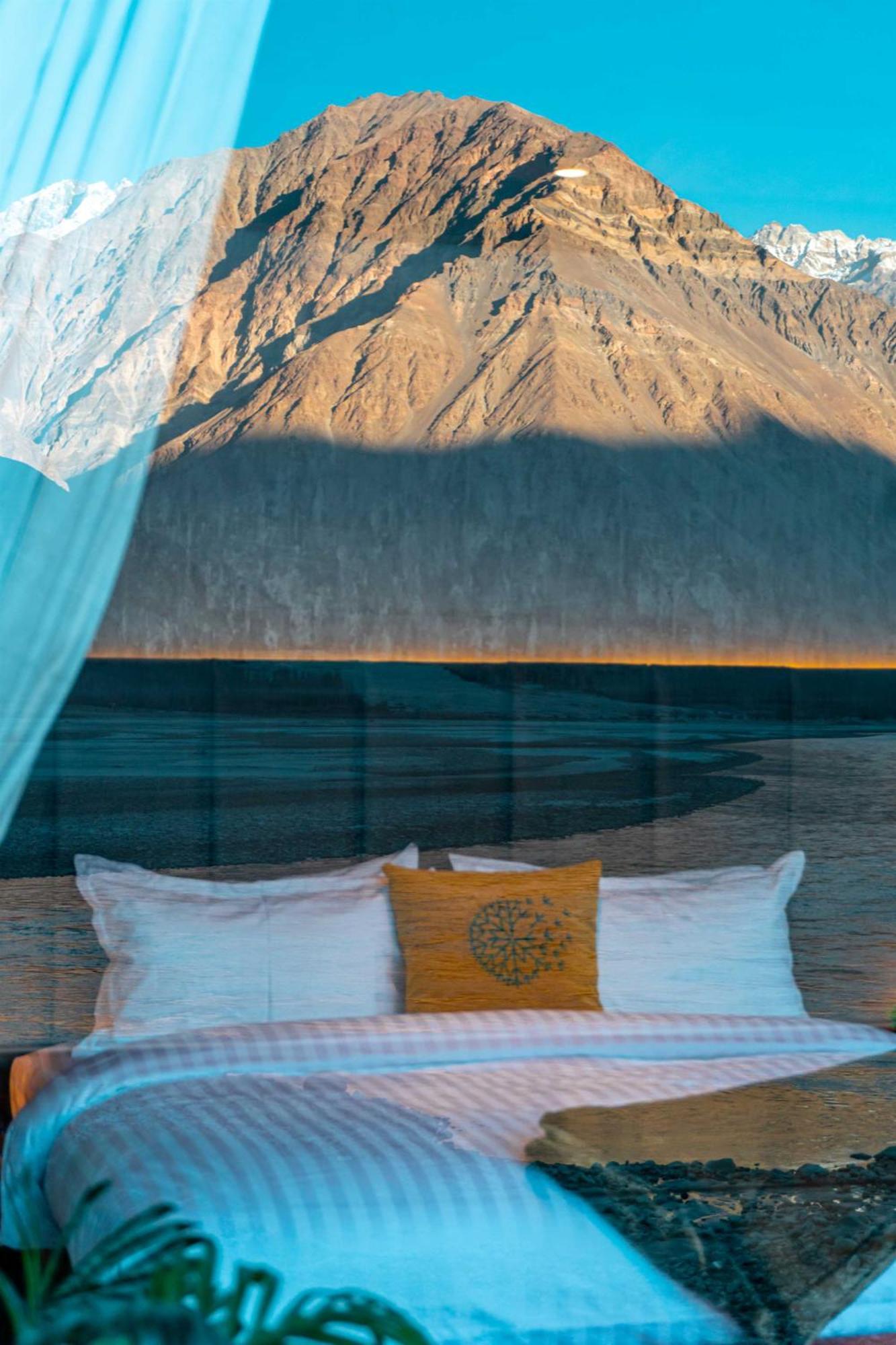 ホテル Himmel Skardu By Luxus エクステリア 写真